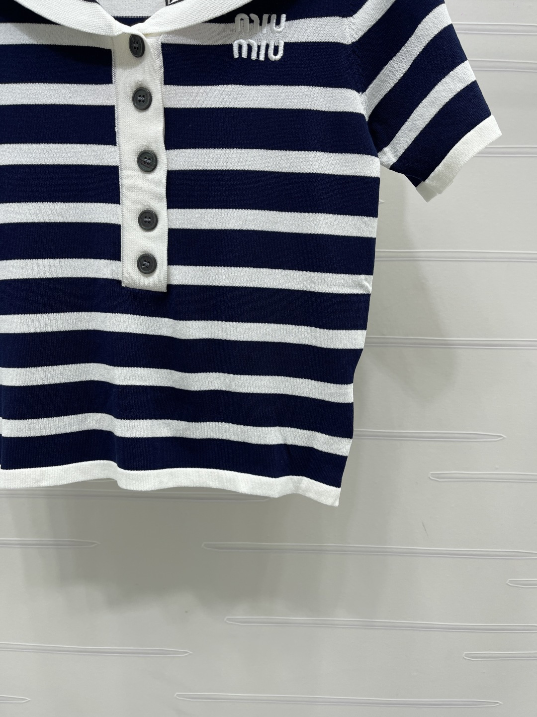 Women's short sleeves